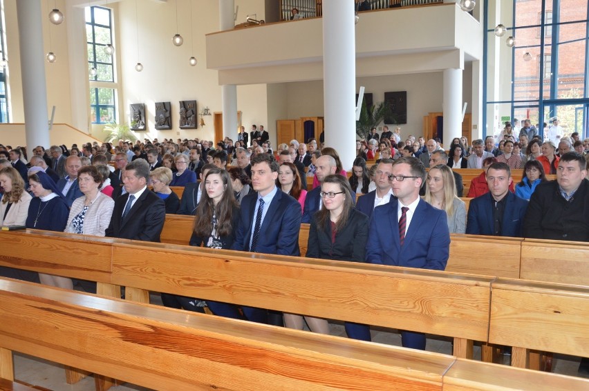 Święcenia diakonatu w kościele seminaryjnym w Opolu. Mamy ośmiu nowych diakonów [ZDJĘCIA]