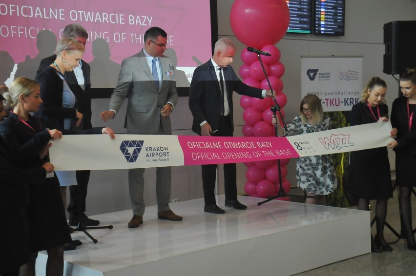 Wizz Air otworzył swoją bazę na lotnisku w Balicach. Oferuje pasażerom 18 tras z Krakowa