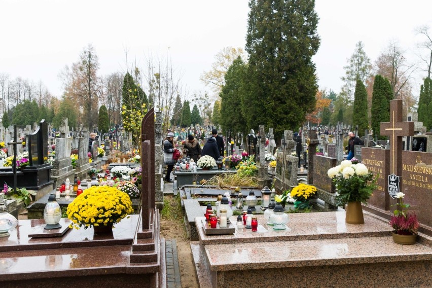 Białystok, Wasilków, Tykocin, Choroszcz, Supraśl i Łapy. Wszystkich Świętych 2019 kwesty na cmentarzach na rzecz ratowania zabytków