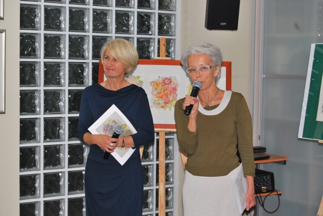 Drobek twórczy Marii Kwiecińskiej przedstawiła Iwona Podeszwa, dyrektor Miejskiej i Gminnej Biblioteki Publicznej w Wieluniu