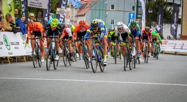 W niedzielę, 10 lipca między Długołęką a Oleśnicą rozegrany zostanie Visegrad 4 Bicycle Race Grand Prix Poland - Grand Prix Polski. To jeden z nielicznych w Polsce międzynarodowych wyścigów, wpisanych do kalendarza Międzynarodowej Unii Kolarskiej (UCI).