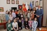 Uczniowie odwiedzili kielecki ratusz. Zobaczyli najważniejsze miejsca i rozmawiali z władzami Kielc