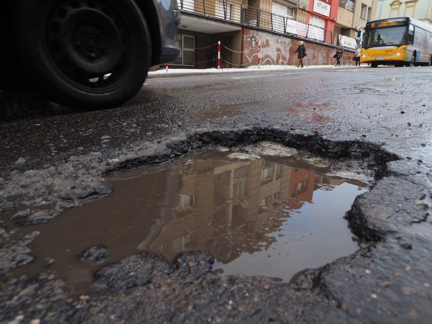 Drogi w Koszalinie pilnie wymagają remontu.