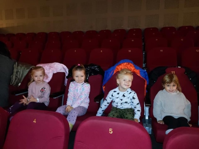 Grupa "Motylki" dzień przedszkolaka świętowała w kinie.