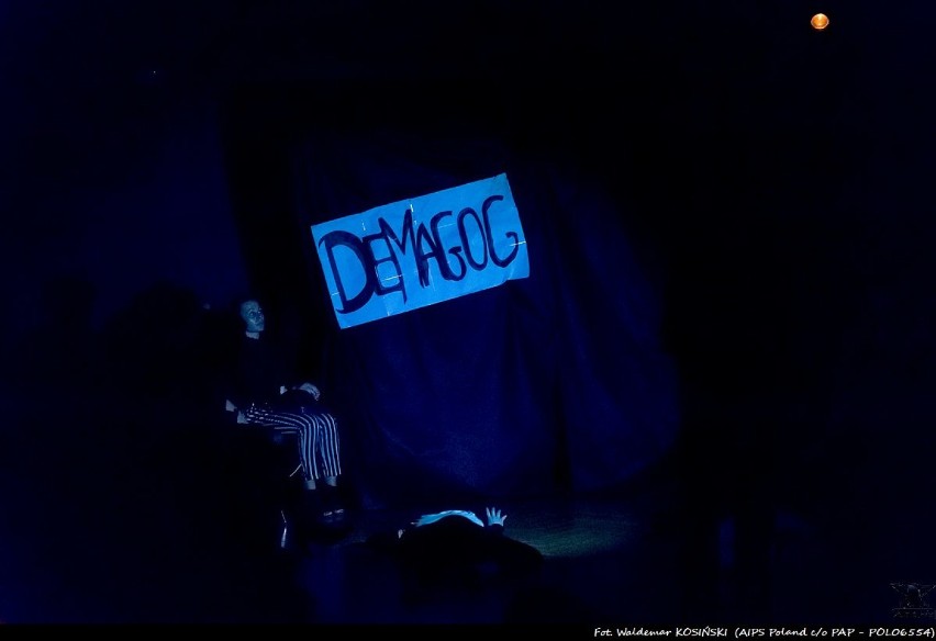 Grupa Sotie wystąpiła ze spektaklem "Demagog". Udany teatralny debiut [ZDJĘCIA]