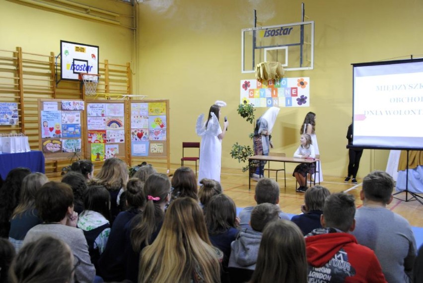 Międzyszkolny Dzień Wolontariusza w Ostrowie [FOTO]
