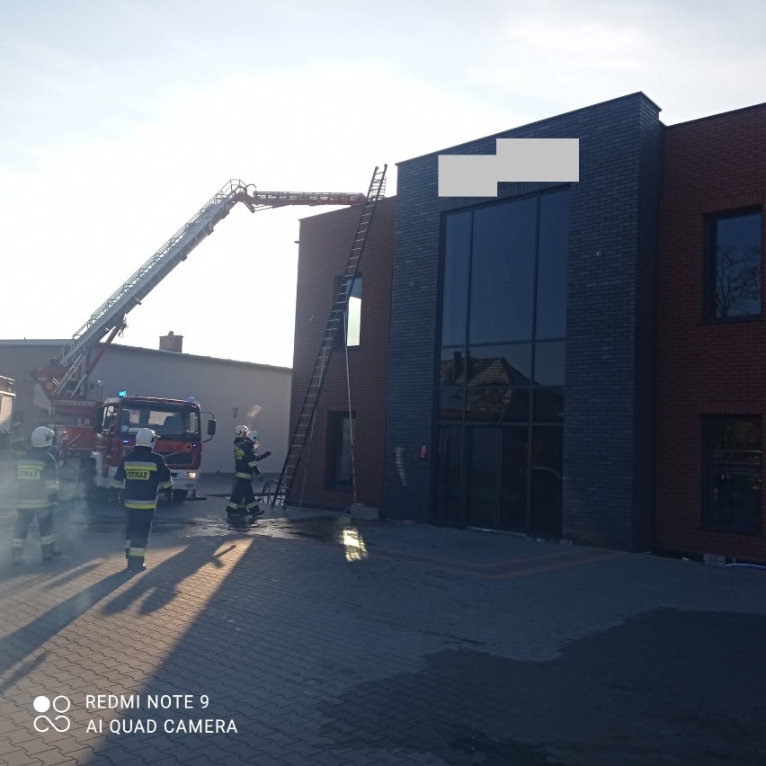 Pożar hali magazynowej w Woli Droszewskiej. ZDJĘCIA