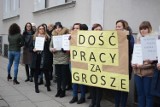 "Stawka mniejsza niż życie". Protest pracowników grudziądzkiego sądu [wideo, zdjęcia]