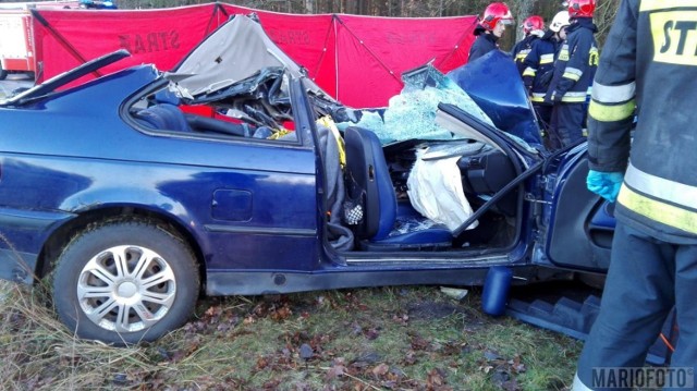 Śmiertelny wypadek na drodze między Zakrzowem Turawskim a Kosicami. Zginął kierowca BMW.