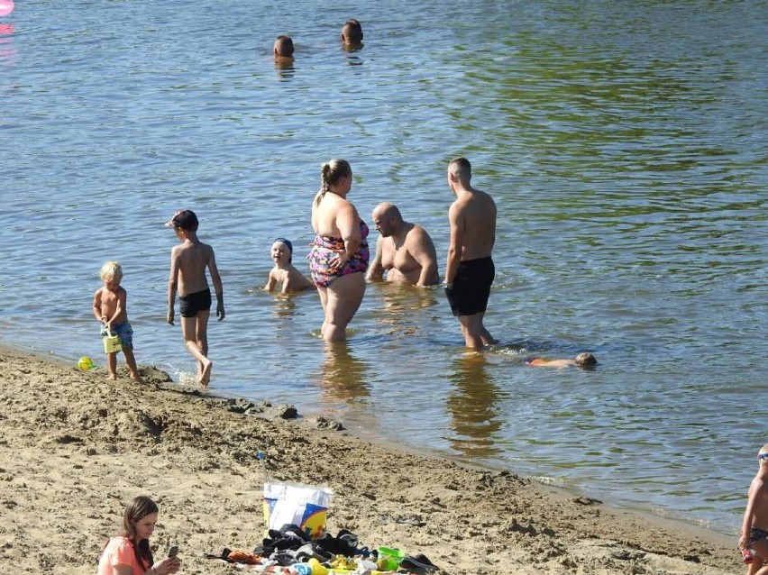 Plaża nad Narwią od lat przyciąga tłumy. Zobacz archiwalne zdjęcia. A może rozpoznasz znajomych?