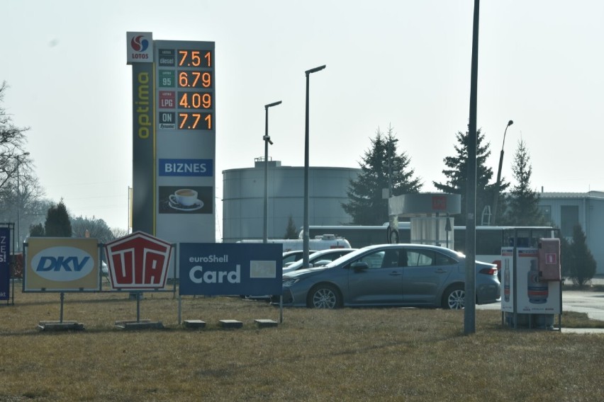Ceny paliw spadły? Ile aktualnie kosztują na stacjach w Wągrowcu? 