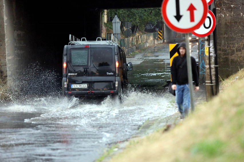 Ostra ulewa przechodzi nad Legnicą i okolicą, zobaczcie zdjęcia