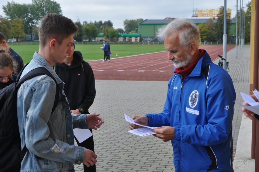  Mistrzostwa Szkół Średnich w teście Coopera na stadionie Państwowej Wyższej Szkoły Zawodowej w Koninie. 