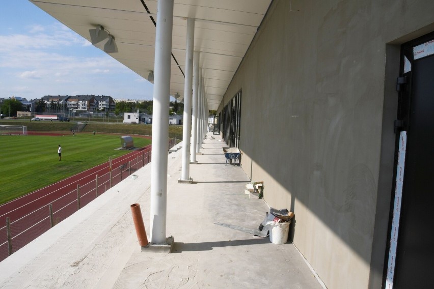 Tak wygląda obecnie remontowany fragment stadionu w Busku z...