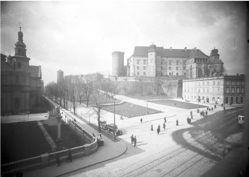 Widok na Wawel od strony południowo-wschodniej. Widoczna...