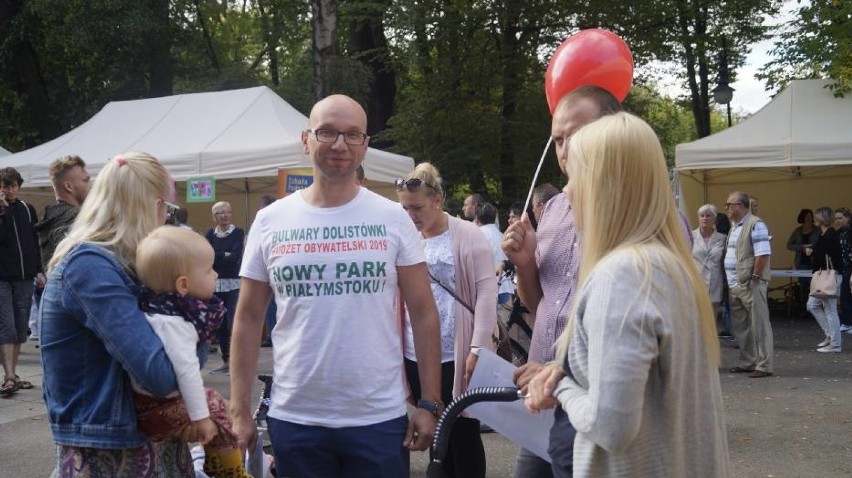 Projekt zakłada stworzenie miejsca do spacerów: utwardzenie...