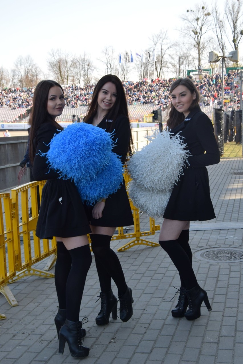 Kibice żużlowego ROW Rybnik kochają rekiny. Stadion pełny na inaugurację