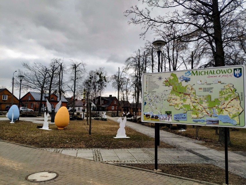 Wielkanocna odsłona Michałowa. W mieście pojawiły się jaja i zajączki (zdjęcia)