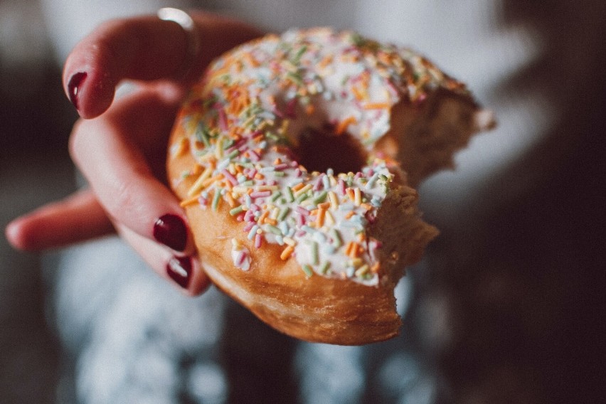 Donut kupiony w sklepie waży zazwyczaj mniej niż zwykły...