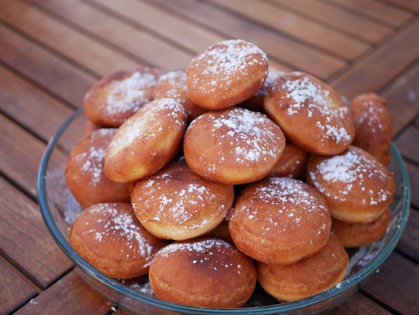 Pączki pieczone w piekarniku to na pewno zdrowsza wersja...