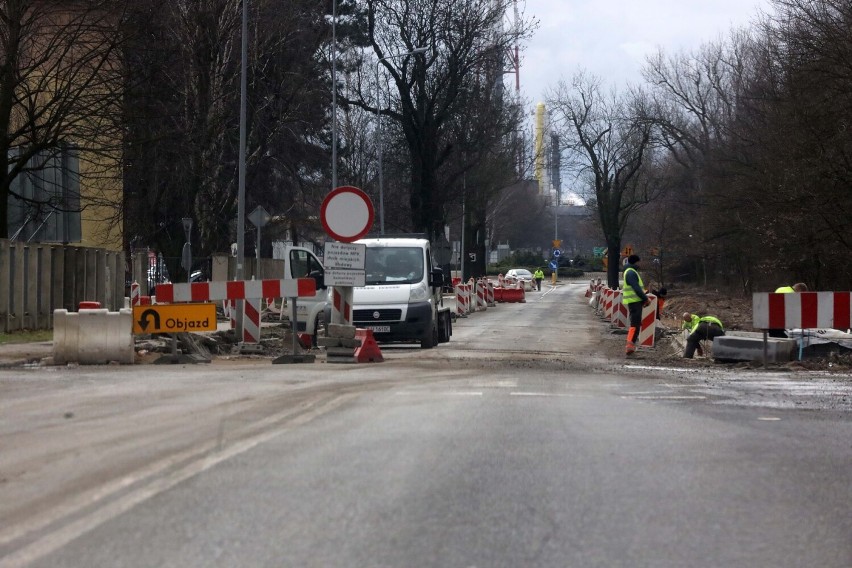 Trwa remont ulicy Złotoryjskiej w Legnicy, zakończy się w kwietniu 2024, zobaczcie aktualne zdjęcia