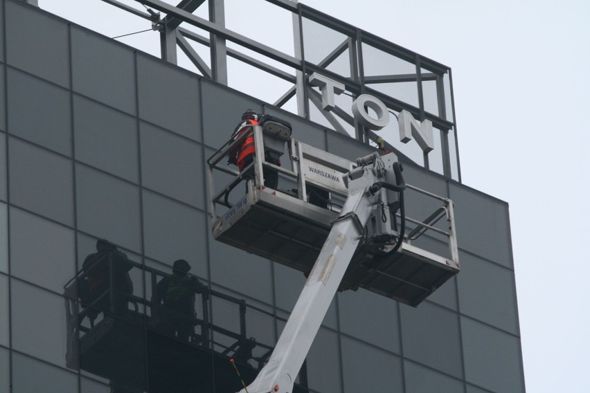 DoubleTree by Hilton. Jest już napis na hotelu w Łodzi