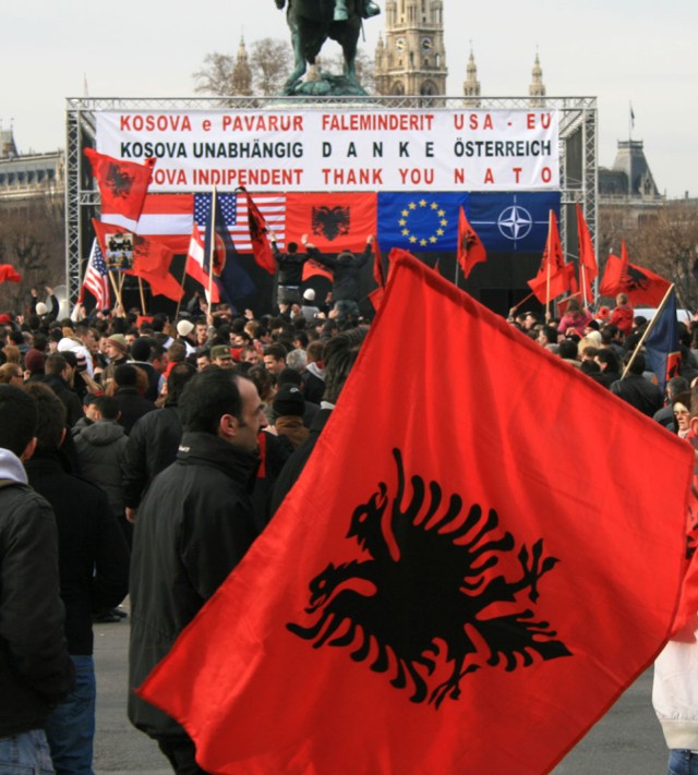 17 lutego 2008 r., Wiedeń, radość z uzyskania niepodległości przez Kosowo