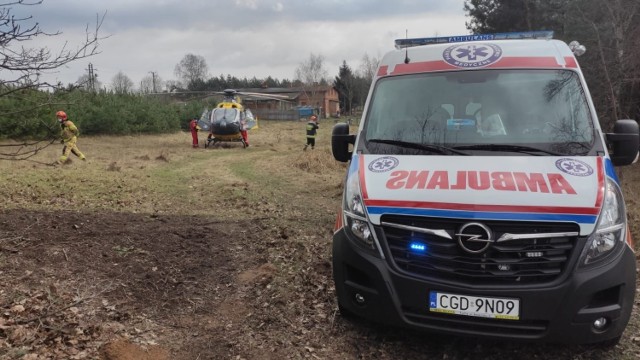Medycy otrzymali wezwanie do jednej z firm w Olszówce, gdzie doszło do nagłego zachorowania jednego z pracowników