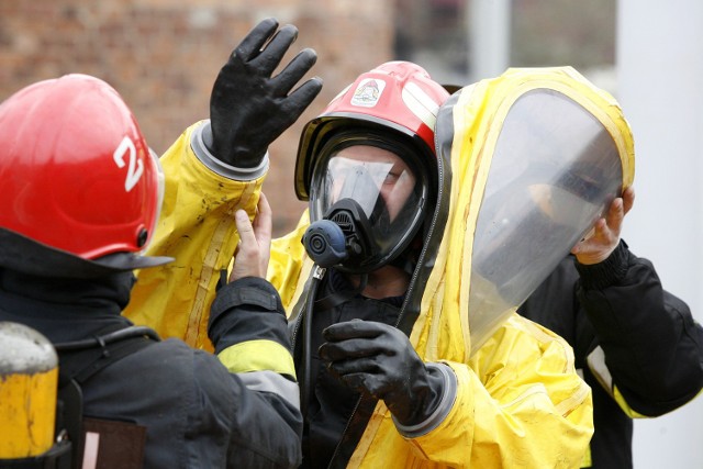 Na miejsce wezwano strażacką grupę ratownictwa chemicznego z Wałbrzycha