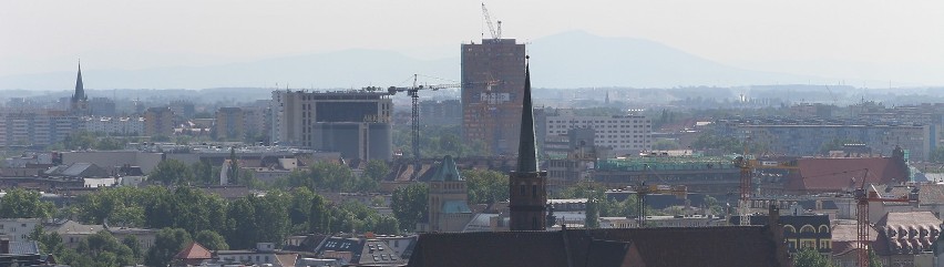 Miał 25 kondygnacji, ponad 120 metrów wysokości, błyszczał...