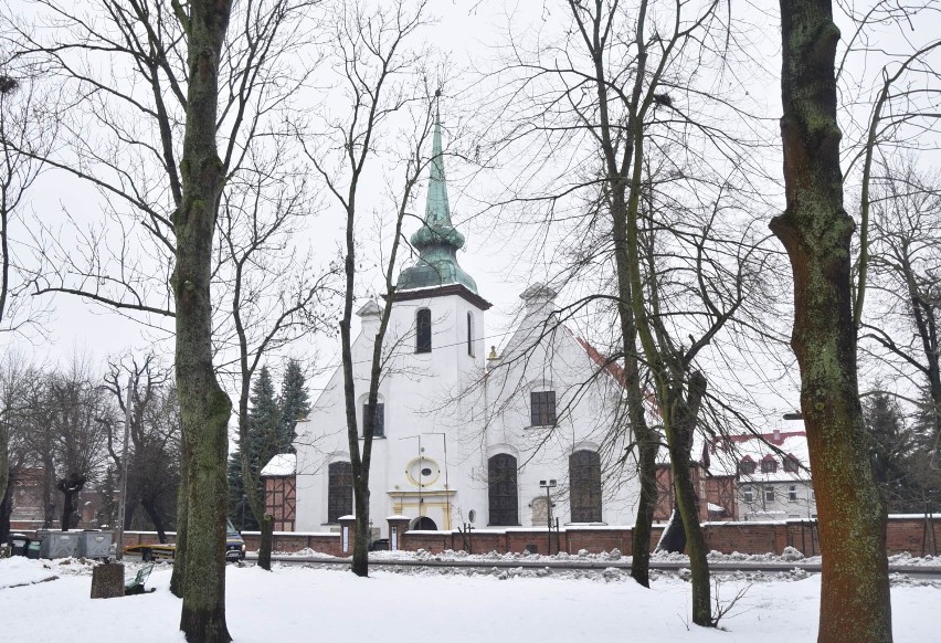 Malbork. Bogdan Kułakowski spoczął na Cmentarzu Komunalnym [ZDJĘCIA]. Tłumy żegnały wieloletniego samorządowca