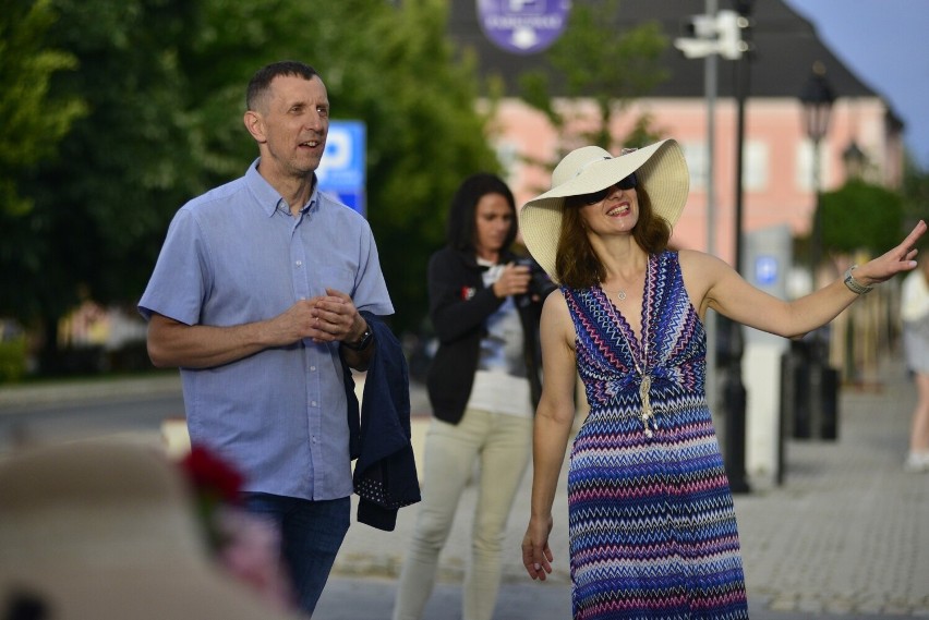 Piękny koncert na opatowskim rynku. „Letnie złote przeboje” przyciągnęły mieszkańców