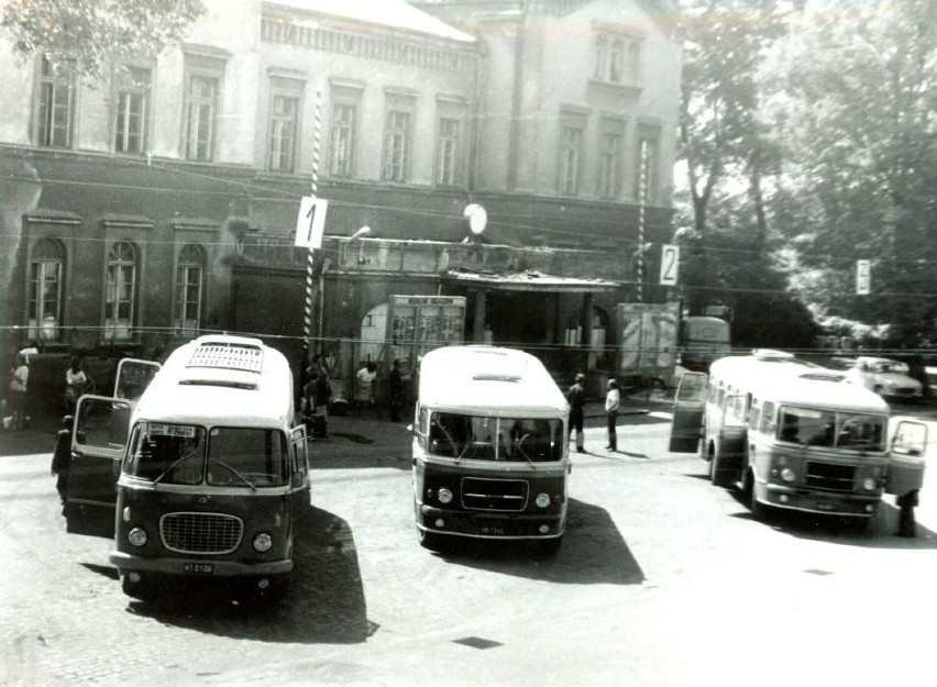 Budynek dworca w Głubczycach wczoraj i dziś.