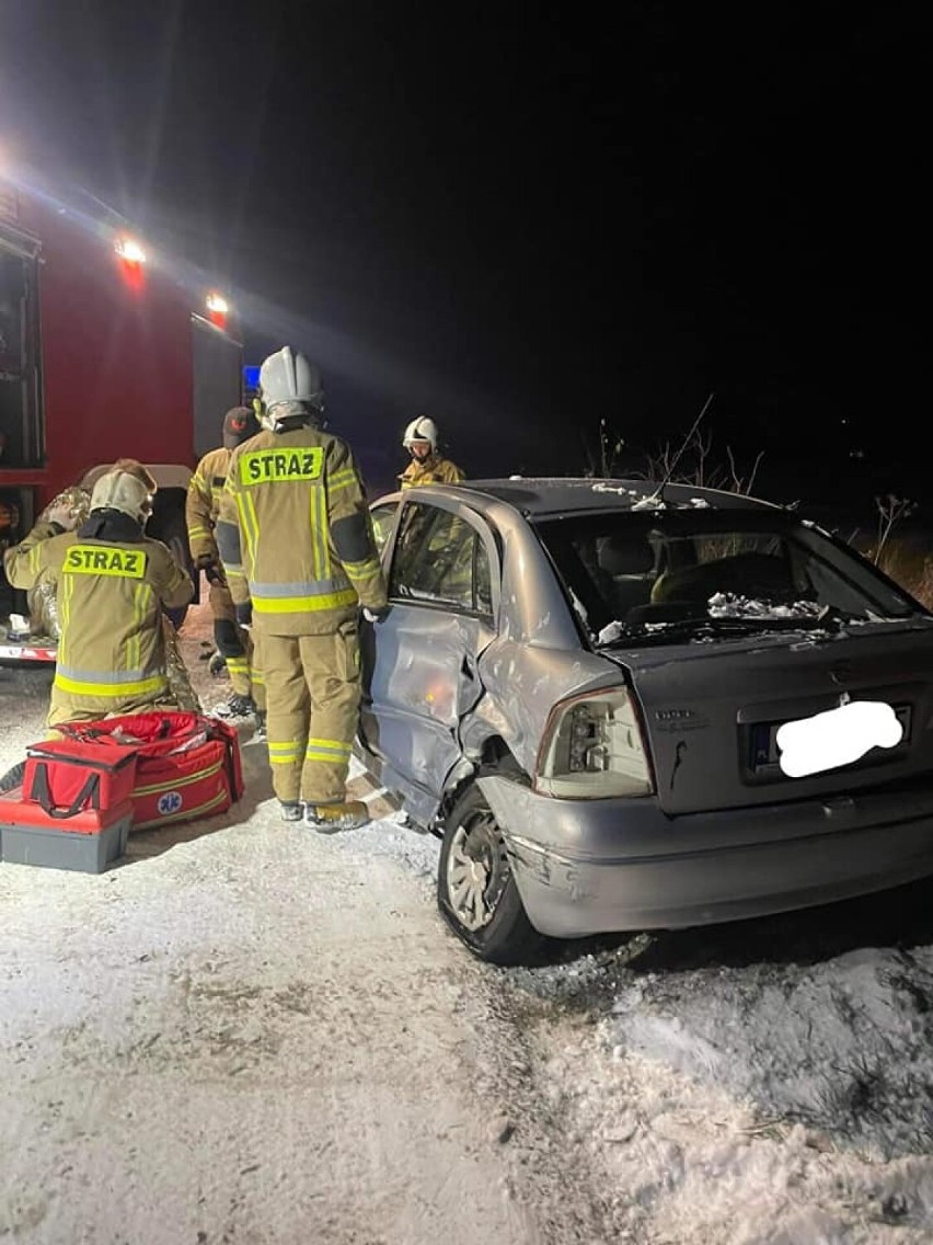 Wypadek pod Łasinem. Dwie osoby trafiły do szpitala