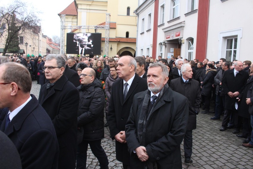 Pogrzeb Tomasza Tomczykiewicza. W Pszczynie żegnają posła m.in. Ewa Kopacz i Donald Tusk [ZDJĘCIA]