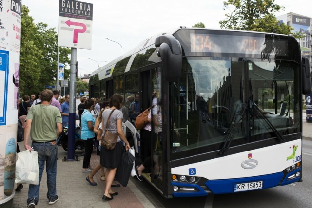 Od soboty 27 kwietnia autobus 134 pojedzie częściej. Wróci także rekreacyjna linia 434, kursująca na trasie „Baba Jaga” – „Zoo” (zdjęcie ilustracyjne)