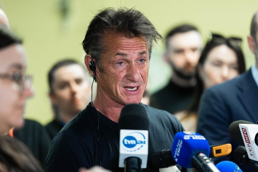Amerykański aktor Sean Penn jest pod wrażeniem polskiej pomocy dla uchodźców. Jego fundacja pomoże Rzeszowowi [ZDJĘCIA, WIDEO]