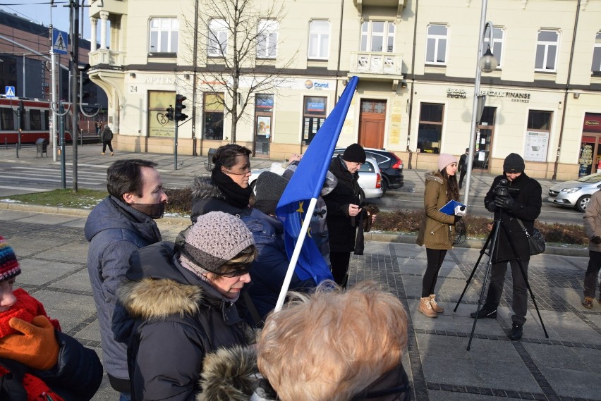 Częstochowa: Protest Komitetu Obrony Demokracji "Skradziona Sprawiedliwość" w alei NMP [ZDJĘCIA]