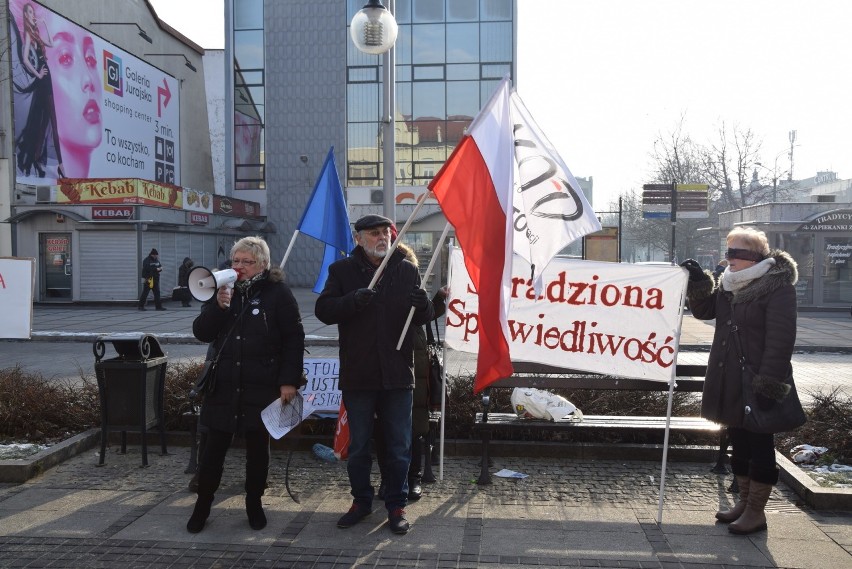 Częstochowa: Protest Komitetu Obrony Demokracji "Skradziona Sprawiedliwość" w alei NMP [ZDJĘCIA]