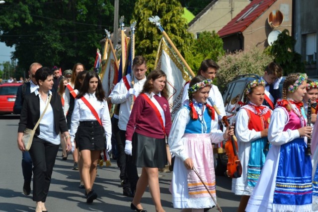 Uroczyste obchody jubileuszu 90-lecia Szkoły Podstawowej "Pomnik Rodła" w Dąbrówce Wielkopolskiej