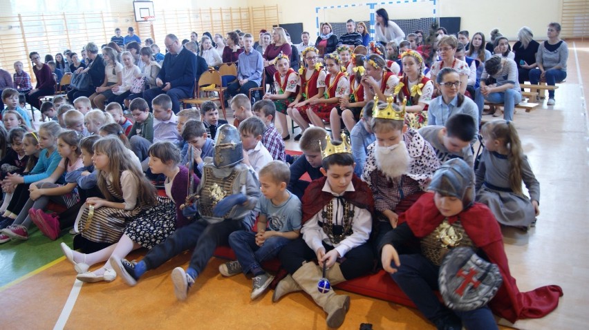 Dzień patrona Władysława Łokietka w szkole w Rossoszycy. Atrakcji nie brakowało