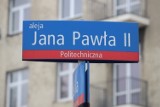 Czy zrezygnować z Jana Pawła II jako patrona alei i szkoły w Łodzi? Są takie pomysły... [SONDA]