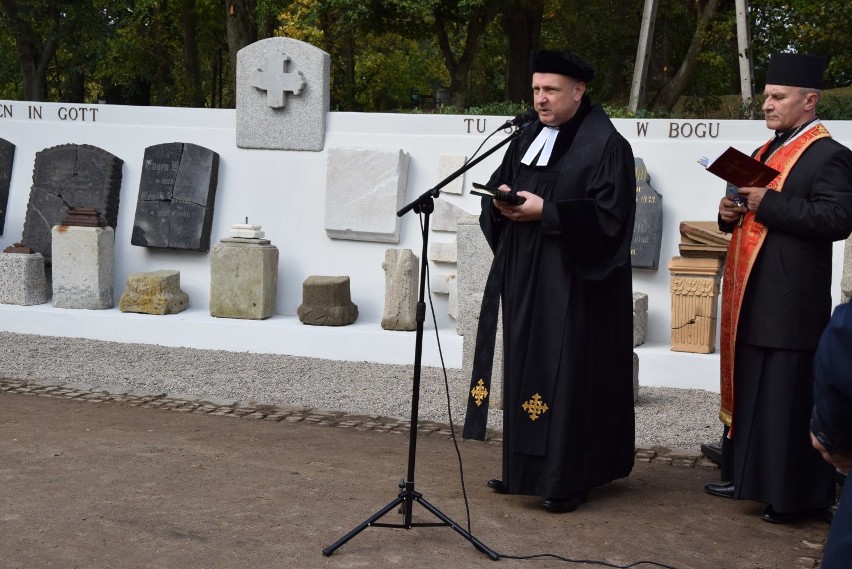 Bytów. Odsłonięcie lapidarium na cmentarzu poewangelickim (FOTO)