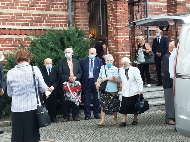 W pożegnaniu Marii Jastrzębskiej wzięły udział tłumy. M.in. władze miasta, kombatanci, harcerze i przyjaciele.