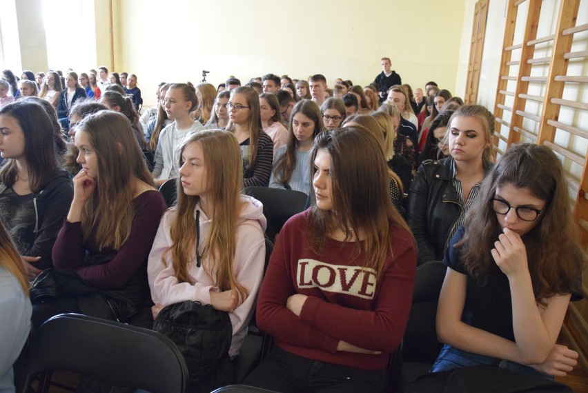 Licealiści II LO w Kaliszu wzięli udział w konferencji...
