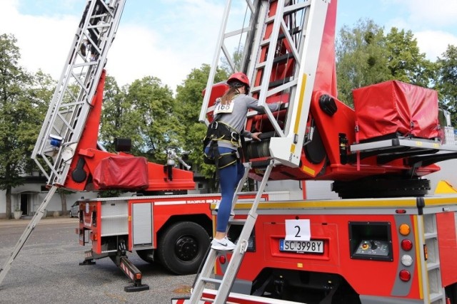 Częstochowa. Żeby dostać się do szkoły strażackiej trzeba się nieźle napocić. Jak przebiegła tegoroczna rekrutacja?