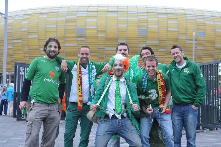 Gdańsk: Euro 2012 trwa. Mecz Hiszpania Irlandia zakończony. Kibice do końca na ulicach
