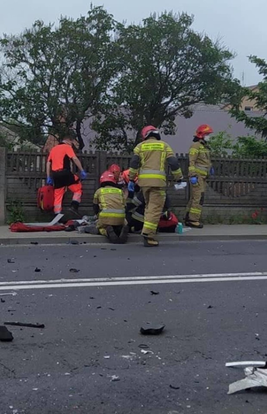 Wypadek w Charłupi Małej. 74-letni mieszkaniec Sieradza trafił do szpitala[FOTO]