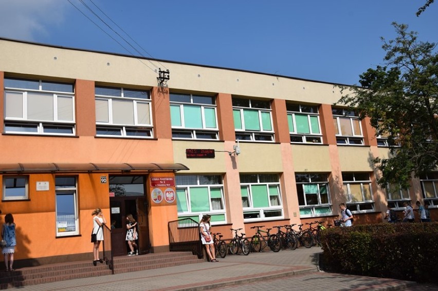 Szkoła Podstawowa nr 2 w Zduńskiej Woli. Zakończenie roku 2019 [zdjęcia i wideo]