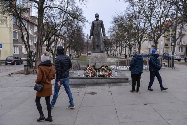 Pomnik prałata Henryka Jankowskiego.